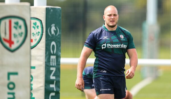 Ollie Hoskins inks new deal