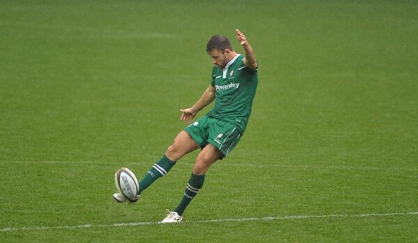 Irish maintain top spot with emphatic display